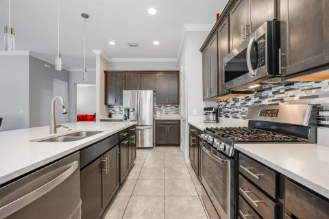 House in Apopka, Florida 5 bedrooms, 356.65 sq.m. № 1899102 - photo 3