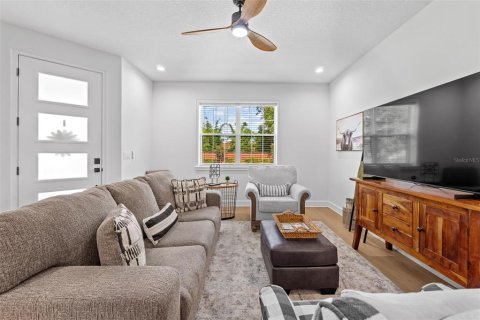 Villa ou maison à vendre à Eustis, Floride: 4 chambres, 190.91 m2 № 1873147 - photo 2