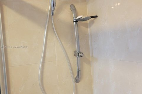 Купить кондоминиум в Халландейл-Бич, Флорида 1 спальня, 80.82м2, № 1842844 - фото 19