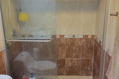 Купить кондоминиум в Халландейл-Бич, Флорида 1 спальня, 80.82м2, № 1842844 - фото 18