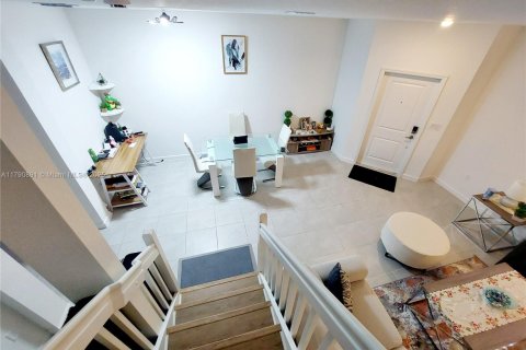Touwnhouse à vendre à Miami, Floride: 3 chambres, 149.76 m2 № 1939812 - photo 3