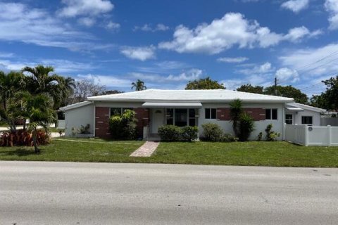 House in Hollywood, Florida 2 bedrooms, 122.07 sq.m. № 2245630