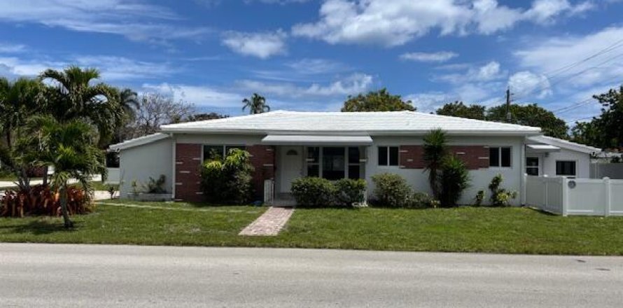 House in Hollywood, Florida 2 bedrooms, 122.07 sq.m. № 2245630