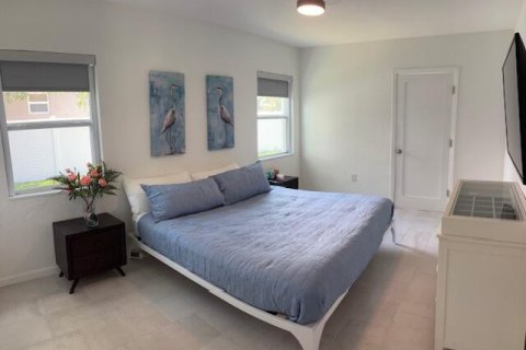 House in Hollywood, Florida 2 bedrooms, 122.07 sq.m. № 2245630 - photo 18