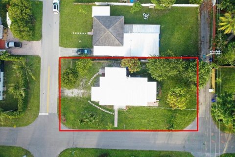 House in Hollywood, Florida 2 bedrooms, 122.07 sq.m. № 2245630 - photo 7