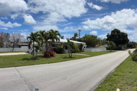 House in Hollywood, Florida 2 bedrooms, 122.07 sq.m. № 2245630 - photo 4