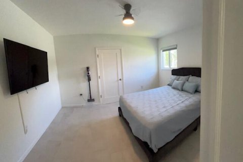 House in Hollywood, Florida 2 bedrooms, 122.07 sq.m. № 2245630 - photo 17