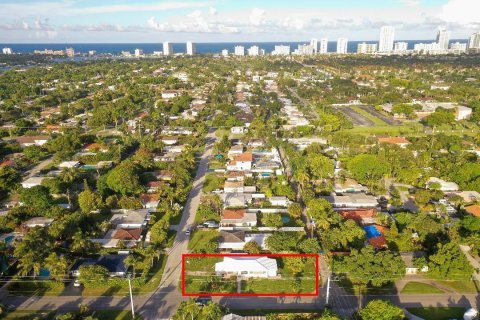 House in Hollywood, Florida 2 bedrooms, 122.07 sq.m. № 2245630 - photo 6