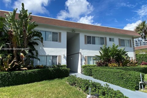 Copropriété à vendre à Pompano Beach, Floride: 2 chambres, 86.77 m2 № 1986301 - photo 1