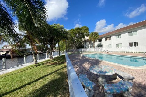Copropriété à vendre à Pompano Beach, Floride: 2 chambres, 86.77 m2 № 1986301 - photo 3