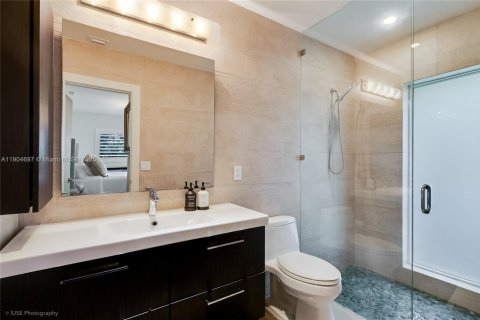 Снять в аренду виллу или дом в Корал-Гейблс, Флорида 3 спальни, 117.52м2, № 1956609 - фото 16