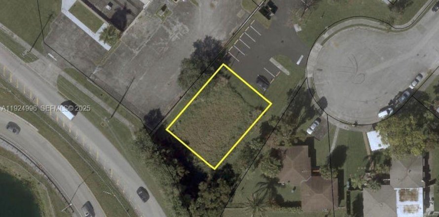 Propiedad comercial en Cutler Bay, Florida № 1983695
