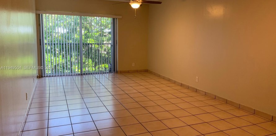 Condominio en Miramar, Florida, 2 dormitorios  № 2004982