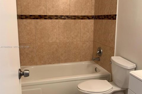 Condominio en alquiler en Miramar, Florida, 2 dormitorios, 77.29 m2 № 2004982 - foto 9