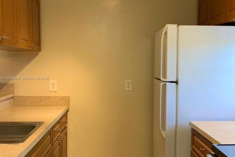 Condominio en alquiler en Miramar, Florida, 2 dormitorios, 77.29 m2 № 2004982 - foto 5