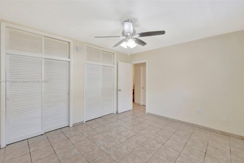 Condo in Miami, Florida, 1 bedroom  № 1713919 - photo 14