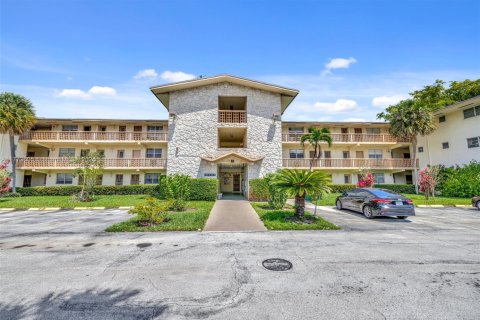 Condo in Miami, Florida, 1 bedroom  № 1713919 - photo 19
