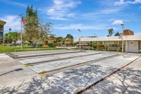 Condo in Miami, Florida, 1 bedroom  № 1713919 - photo 28