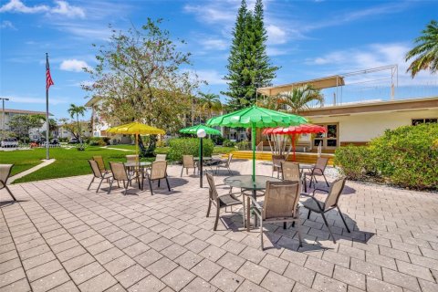 Condo in Miami, Florida, 1 bedroom  № 1713919 - photo 24