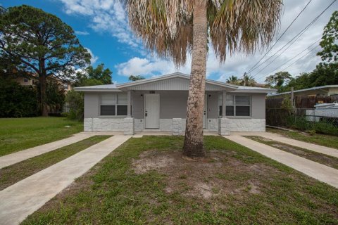 Immobilier commercial à New Port Richey, Floride 3 chambres, 138.24 m2 № 2091615