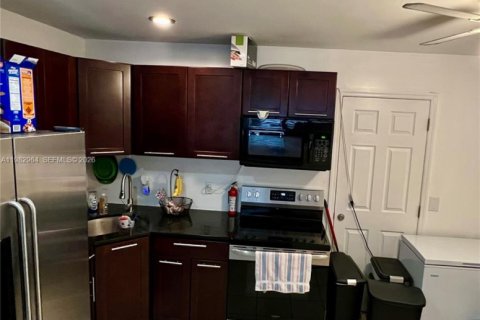 Villa ou maison à louer à Wilton Manors, Floride: 2 chambres, 92.9 m2 № 2078491 - photo 7