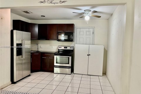 Villa ou maison à louer à Wilton Manors, Floride: 2 chambres, 92.9 m2 № 2078491 - photo 12
