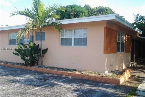 Villa ou maison à louer à Wilton Manors, Floride: 2 chambres, 92.9 m2 № 2078491 - photo 11