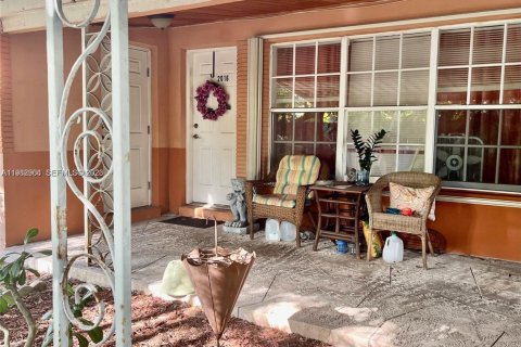 Villa ou maison à louer à Wilton Manors, Floride: 2 chambres, 92.9 m2 № 2078491 - photo 16