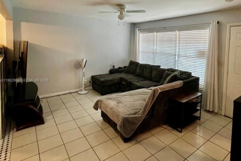 Villa ou maison à louer à Wilton Manors, Floride: 2 chambres, 92.9 m2 № 2078491 - photo 15