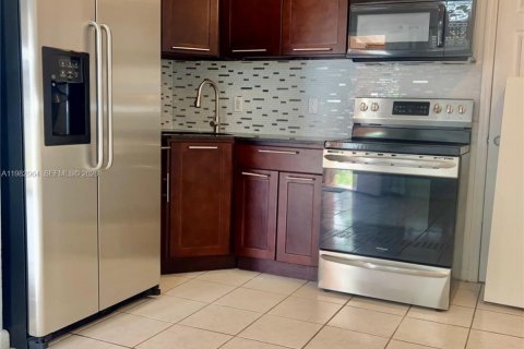 Villa ou maison à louer à Wilton Manors, Floride: 2 chambres, 92.9 m2 № 2078491 - photo 4