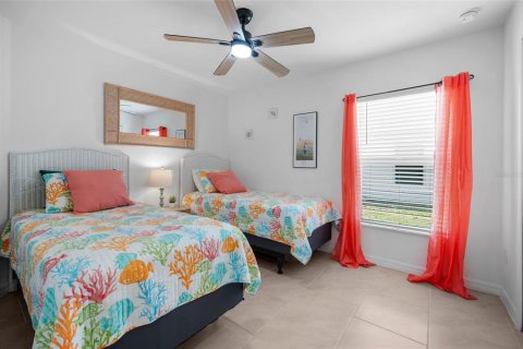 House in Rotonda, Florida 4 bedrooms, 167.32 sq.m. № 2157468 - photo 18