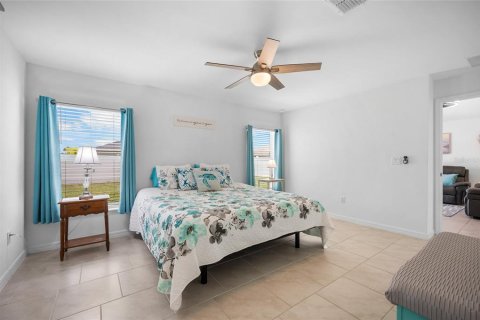 House in Rotonda, Florida 4 bedrooms, 167.32 sq.m. № 2157468 - photo 11