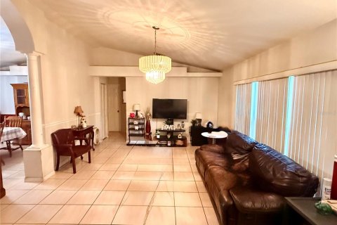 Villa ou maison à vendre à Tampa, Floride: 3 chambres, 143.63 m2 № 2401010 - photo 2