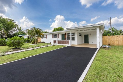 Villa ou maison à vendre à Fort Lauderdale, Floride: 3 chambres, 125.05 m2 № 2411269 - photo 2