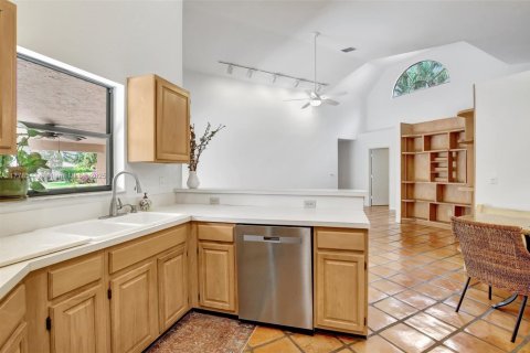 House in Davie, Florida 4 bedrooms, 210.98 sq.m. № 1741699 - photo 18