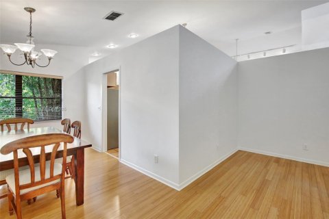 House in Davie, Florida 4 bedrooms, 210.98 sq.m. № 1741699 - photo 9