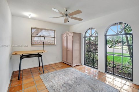 House in Davie, Florida 4 bedrooms, 210.98 sq.m. № 1741699 - photo 25