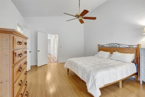 House in Davie, Florida 4 bedrooms, 210.98 sq.m. № 1741699 - photo 30