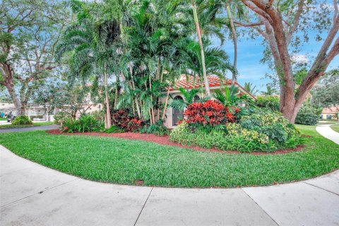 House in Davie, Florida 4 bedrooms, 210.98 sq.m. № 1741699 - photo 2