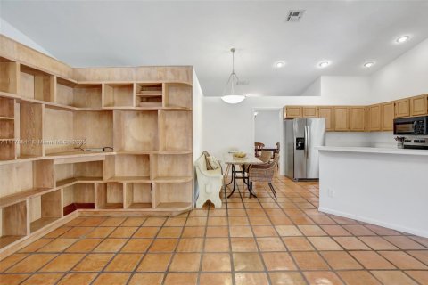 House in Davie, Florida 4 bedrooms, 210.98 sq.m. № 1741699 - photo 14