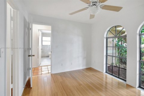 House in Davie, Florida 4 bedrooms, 210.98 sq.m. № 1741699 - photo 23