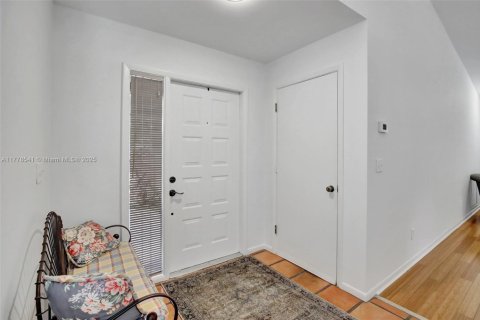 House in Davie, Florida 4 bedrooms, 210.98 sq.m. № 1741699 - photo 5