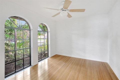House in Davie, Florida 4 bedrooms, 210.98 sq.m. № 1741699 - photo 21