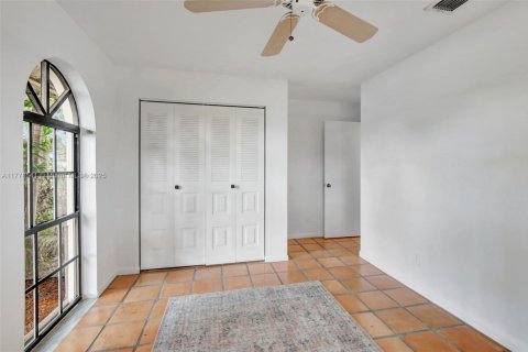 House in Davie, Florida 4 bedrooms, 210.98 sq.m. № 1741699 - photo 26