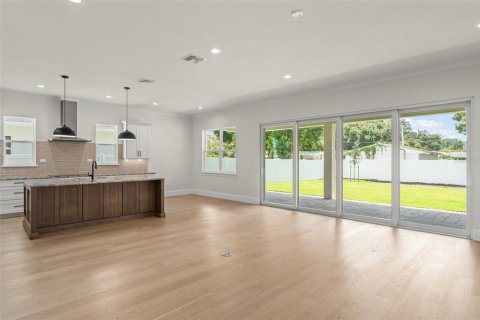 House in Orlando, Florida 4 bedrooms, 295.99 sq.m. № 1837329 - photo 21