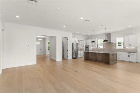 Casa en venta en Orlando, Florida, 4 dormitorios, 295.99 m2 № 1837329 - foto 17