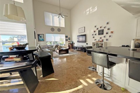 House in Miramar, Florida 5 bedrooms, 312.24 sq.m. № 1929847 - photo 7