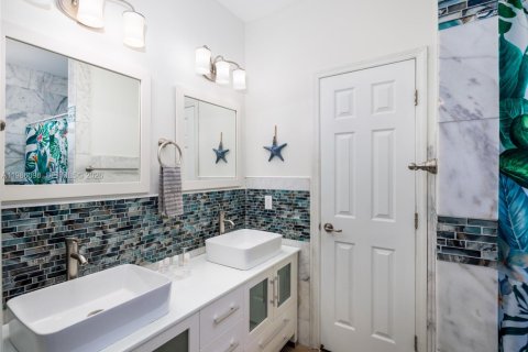 House in Marathon, Florida 3 bedrooms № 2048364 - photo 26