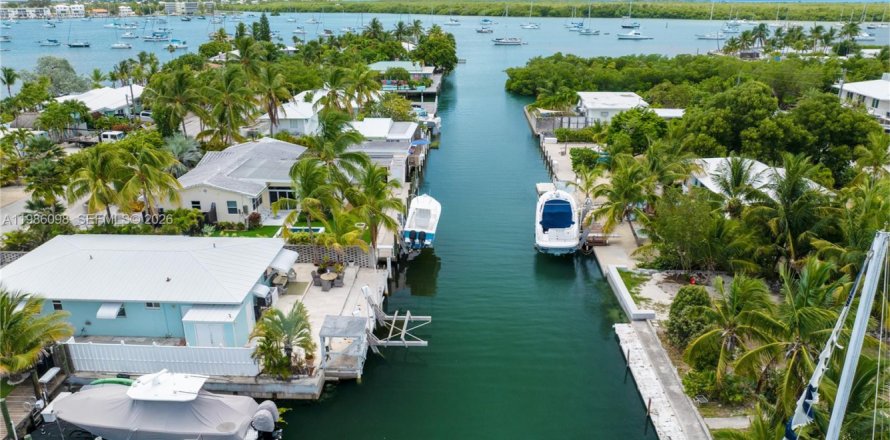 House in Marathon, Florida 3 bedrooms № 2048364