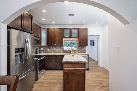 House in Marathon, Florida 3 bedrooms № 2048364 - photo 15